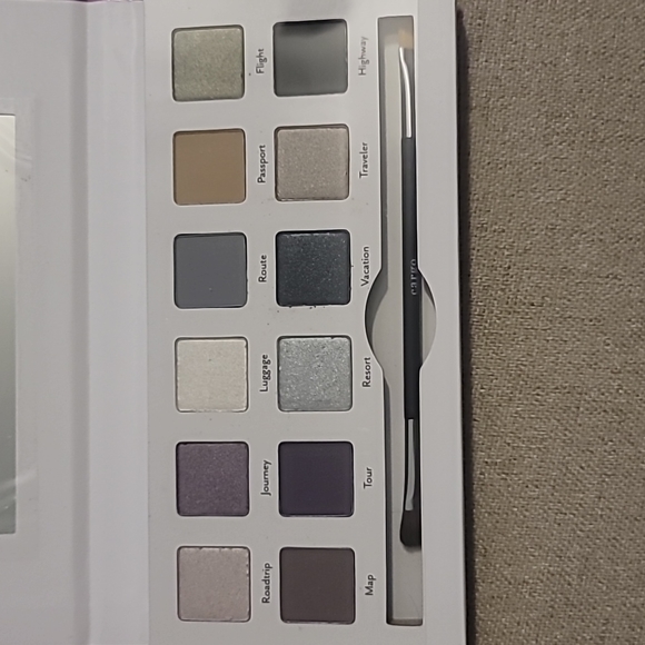 Eyeshadow Pallet - Picture 1 of 7